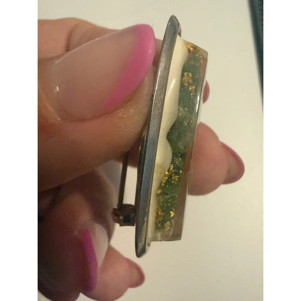 Green Stone Gold Leaf Flake Oval Brooch Silver Tone Resin Terrarium Pin